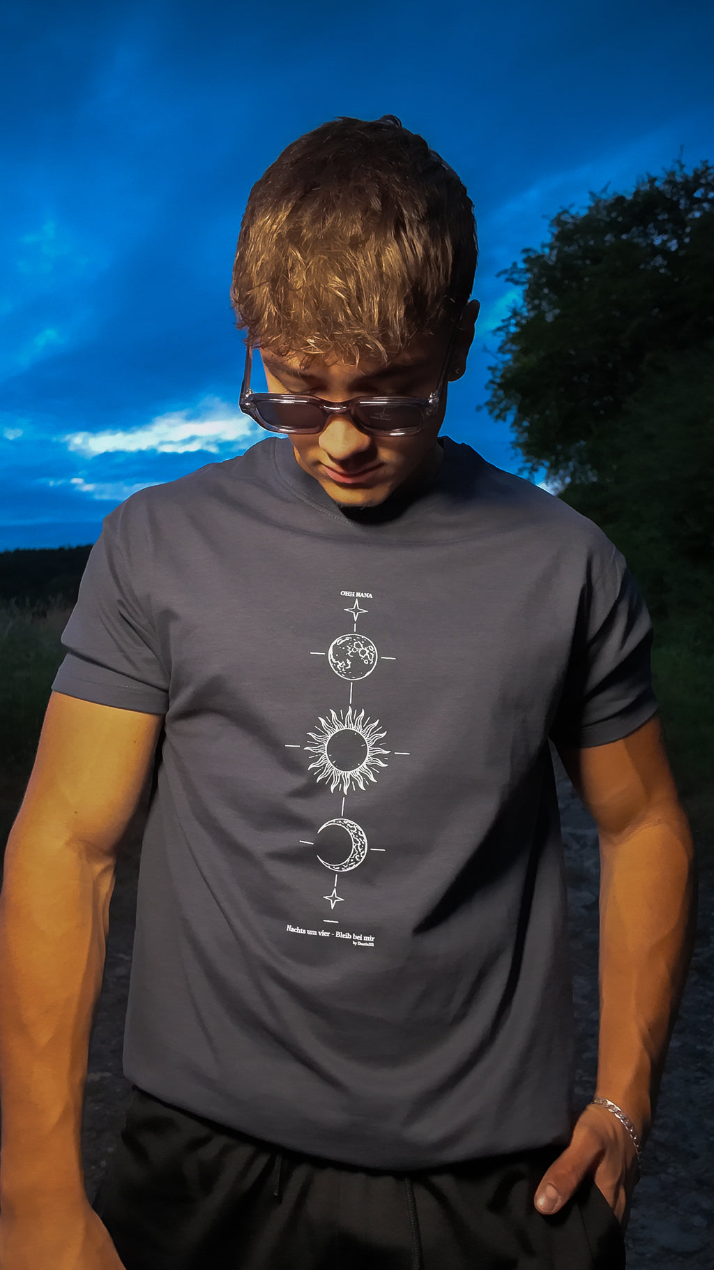 „Nachts um vier" T-Shirt – by DustinBR | Night Edition