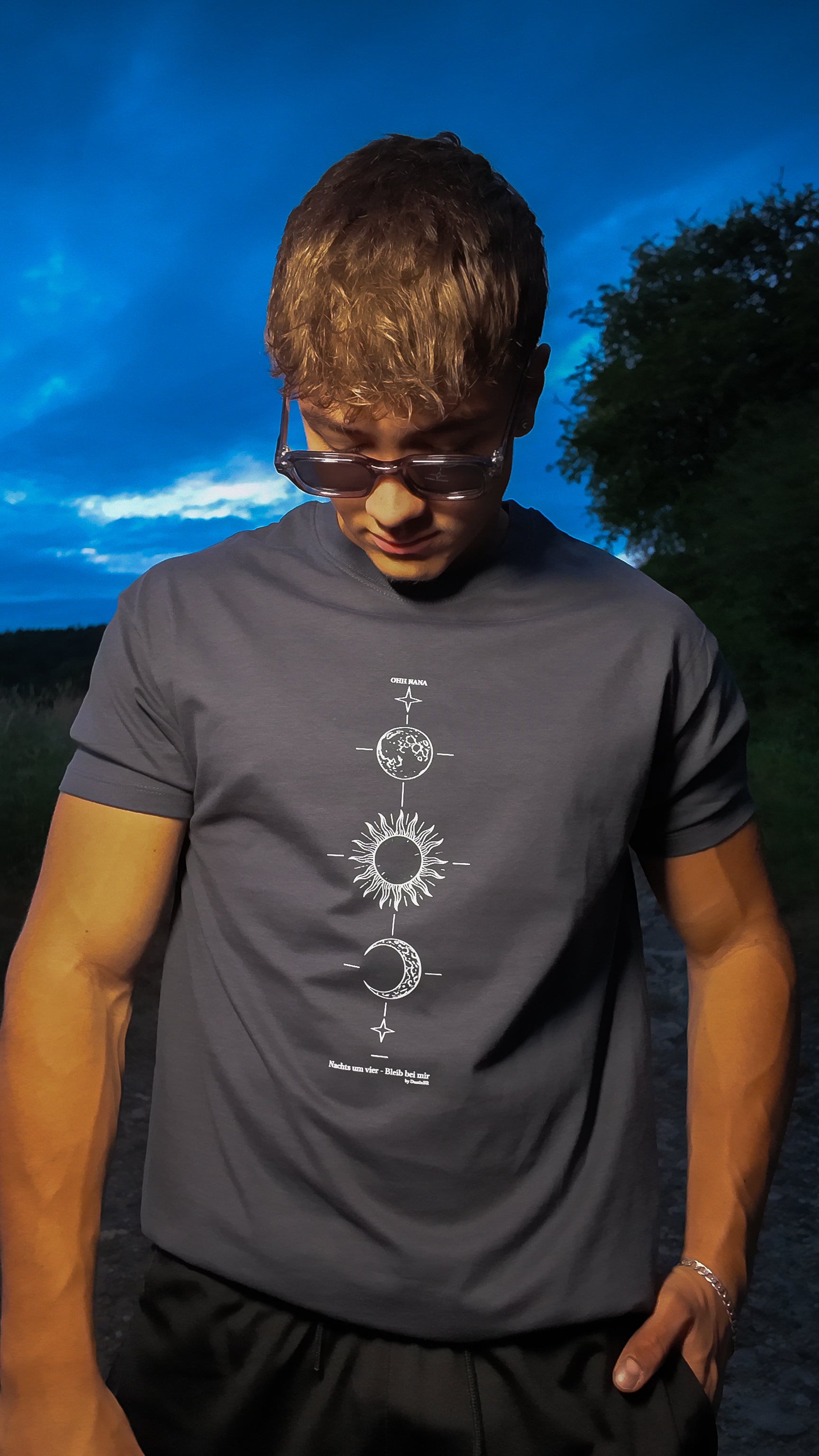 „Nachts um vier" T-Shirt – by DustinBR | Night Edition
