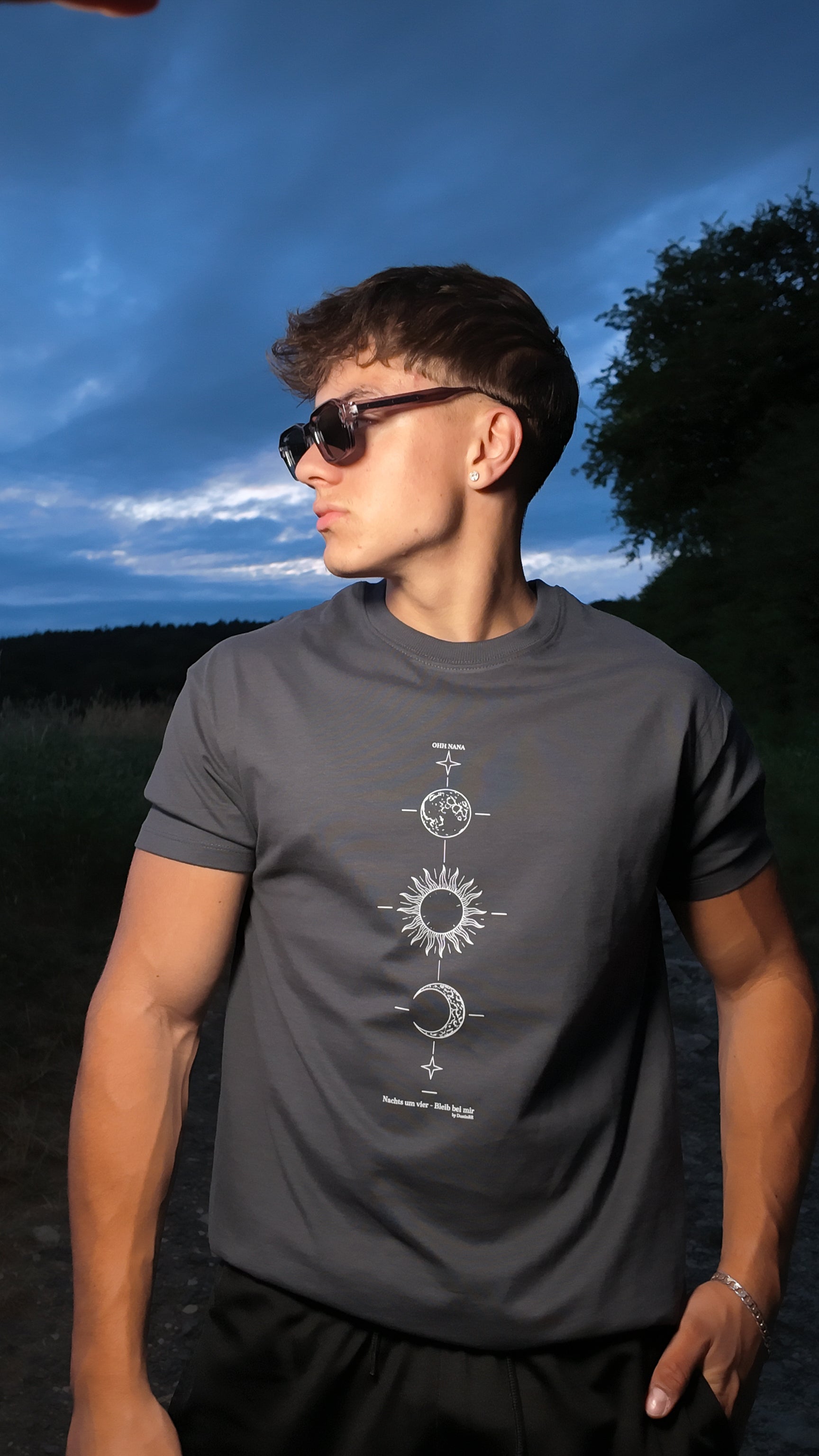 „Nachts um vier" T-Shirt – by DustinBR | Night Edition